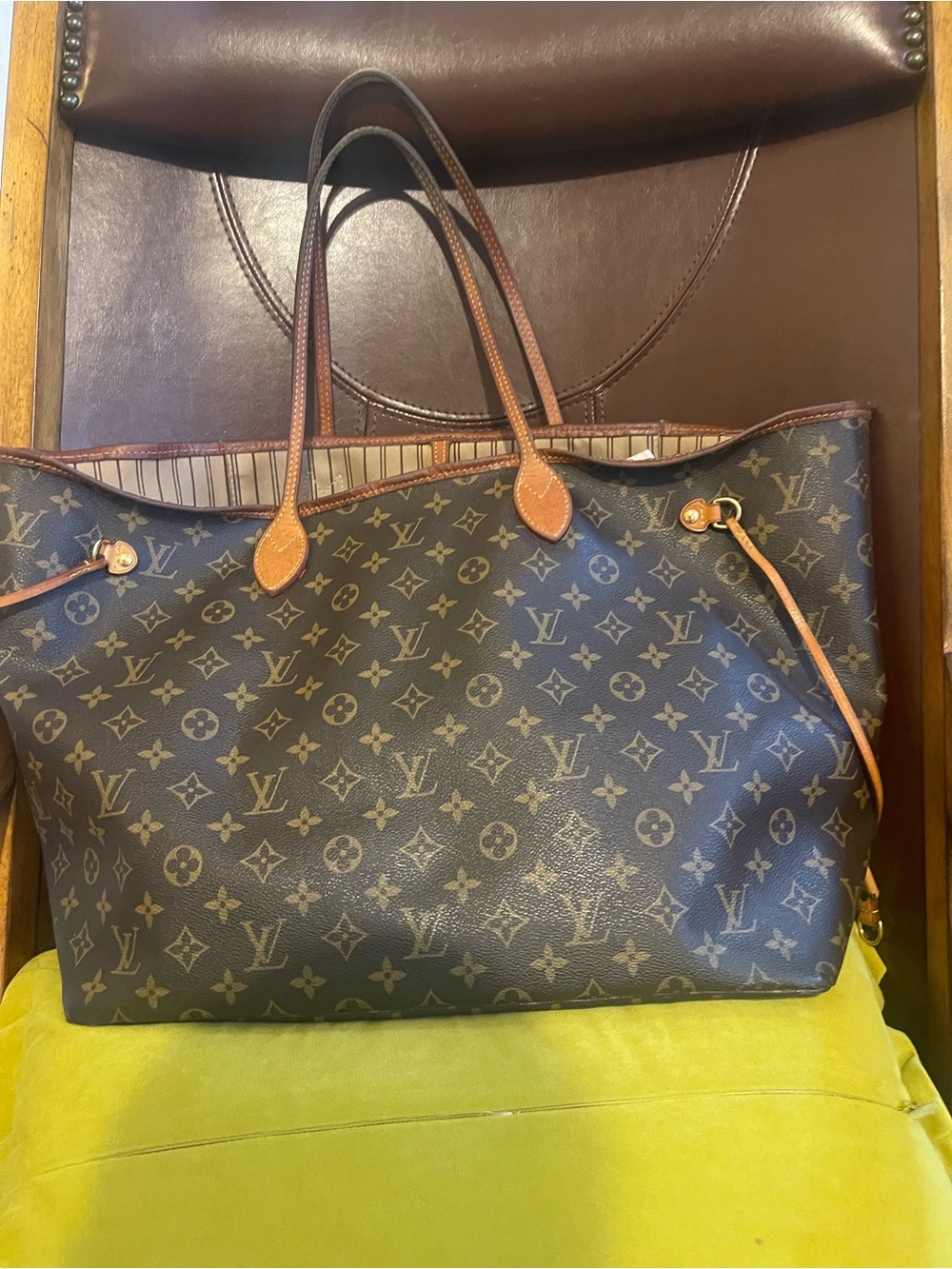 GM Louis Vuitton Monogram Canvas Tote with Vachetta Leather Trim